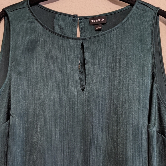 Torrid satin emerald green top. Size O - Picture 2 of 6